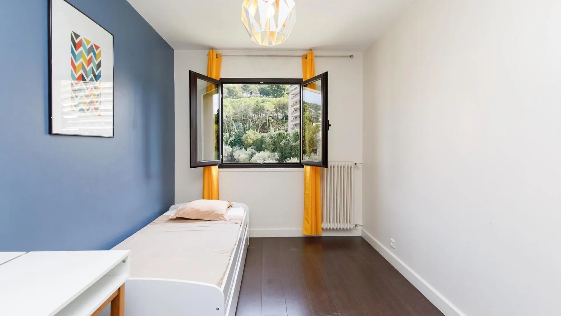 Appartement 3P 71 M2 Avec Parking Gratuit A Cannes 0*,  France